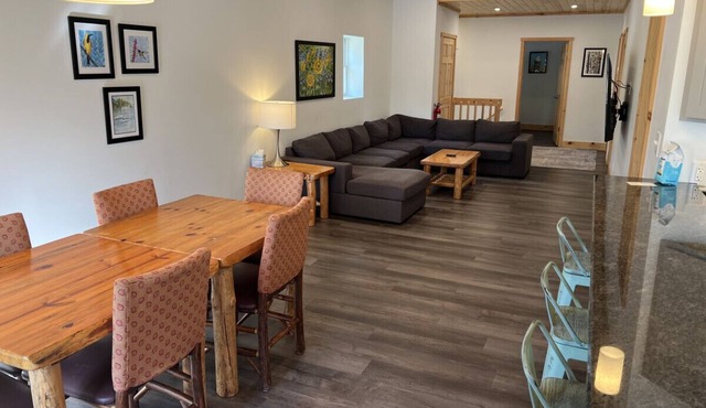 Downtown Apartment Three Lakes