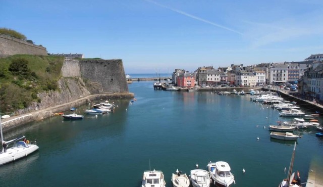 Downtown apartment with breathtaking view of the port and the Vauban citadel