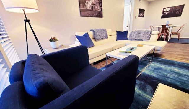 Downtown Apt Near The Pearl King Bed w/Opt. Facial