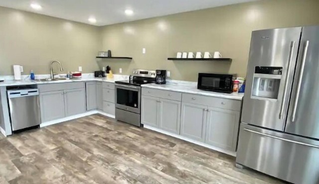 Downtown Apt | Steps to Food, Drinks & Fun