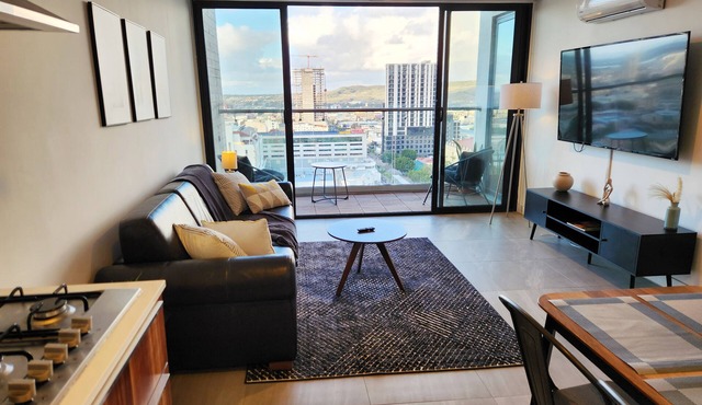 Downtown Apt with Balcony City View, Gym & Lounge