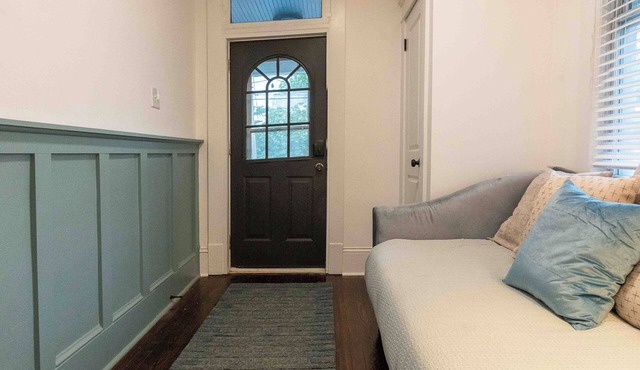 Downtown at Green - Renovated Charming House close to Sentara RMH, JMU, and EMU!