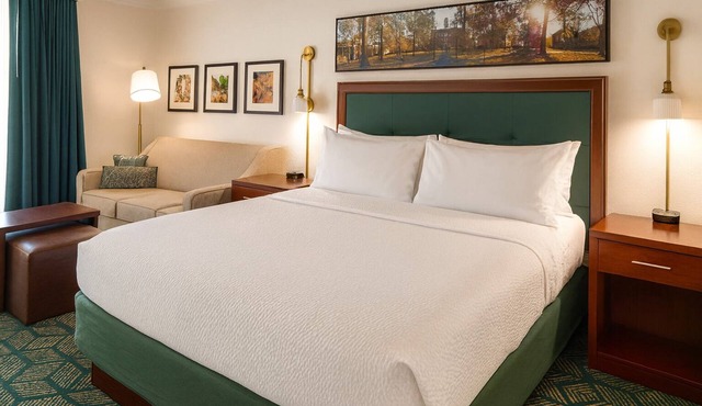 Downtown Athens Stay | Near Ohio University | 1 King Bed