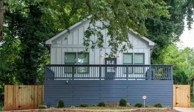 Downtown Atlanta - West End Modern 3 bedroom/2 bath Bungalow