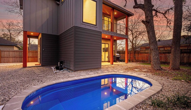 Downtown ATX - Unit B | Retreat | Pool