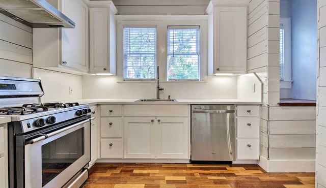 Downtown Austin Apartment w/Patio: Perfect for 2!