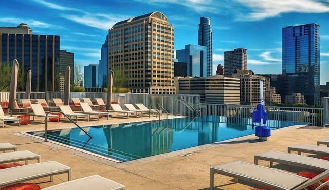 Downtown Austin Getaway - Modern 2BR Suite w/Rooftop Pool & Views - Near 6th St