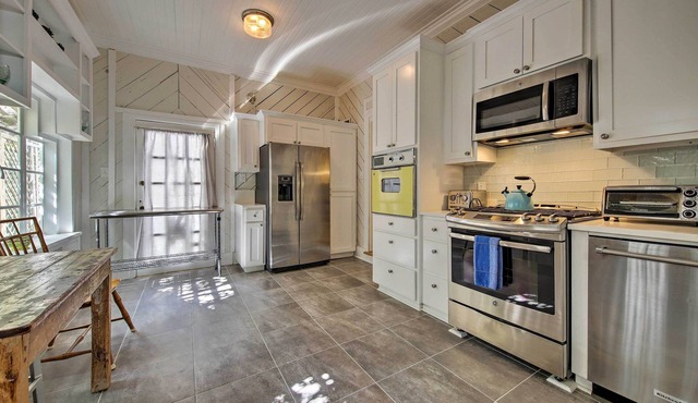 Downtown Austin Home: 1 Mi to South Congress Ave!