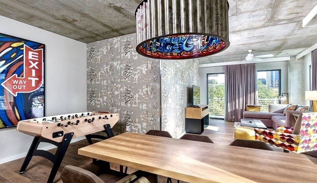 Downtown Austin - Large 2BR Pres. - Rooftop Pool - Walk To 6th St.