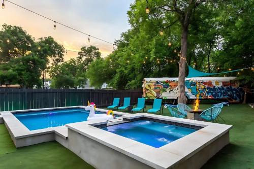 Downtown Austin Oasis w Pool & Hot Tub - Sleeps 18
