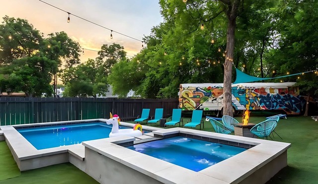 Downtown Austin Oasis w Pool & Hot Tub—Sleeps 18