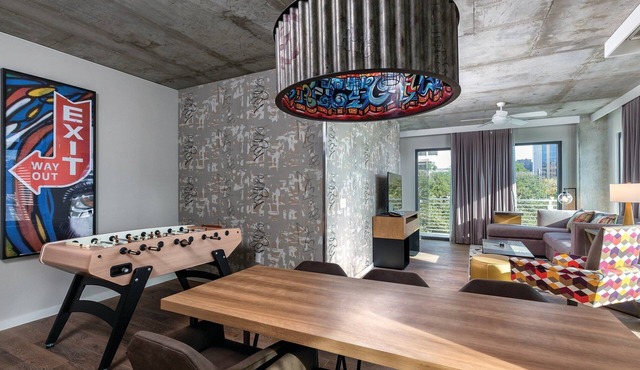 DOWNTOWN Austin with ROOFTOP Pool and BBQ Area, Fire Pit & a Fitness Center