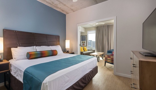 DOWNTOWN Austin with ROOFTOP Pool and BBQ Area, Fire Pit & a Fitness Center