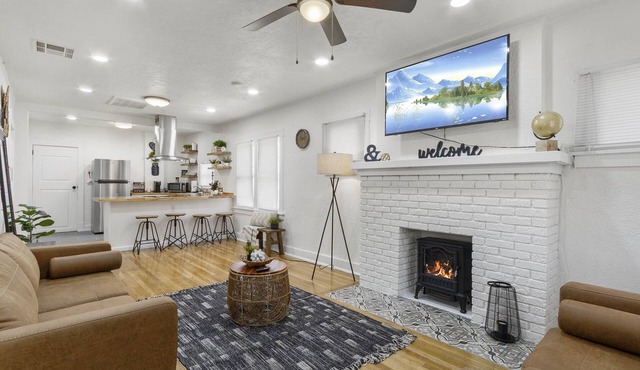 Downtown beautiful cozy home just off I-10