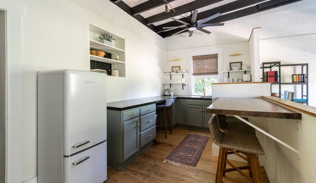 Downtown Bellefonte Modern Loft- 9 miles to PSU