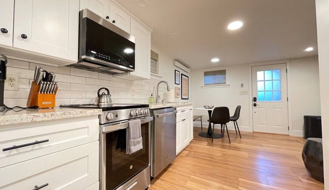 Downtown Bellingham newly furnished guest suite