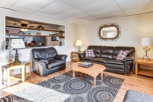 Downtown Beulah Pet-Friendly Apt Near Lake & Shops
