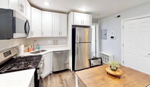 Downtown Boston Condo Near City Center w/Wi-Fi and TV Streaming!