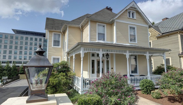 Downtown Boutique Hotel The 200 South St