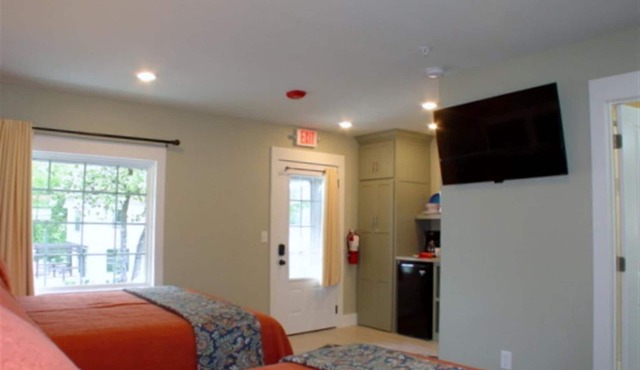 Downtown Branson Cottage