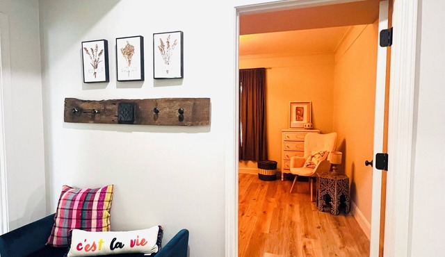 Downtown Brick-Rome Retreat, 2 Bedroom/2Bathroom and 2 Sleeper Sofas