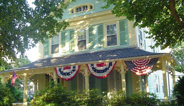 Downtown Bristol Near Water- 1st Floor