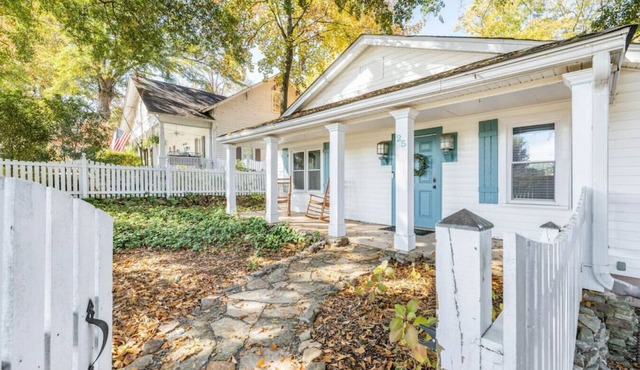 Downtown Buford: Walk to Eats, Shops & Events