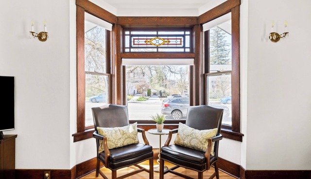 Downtown Bungalow with Geothermal Hot Spring