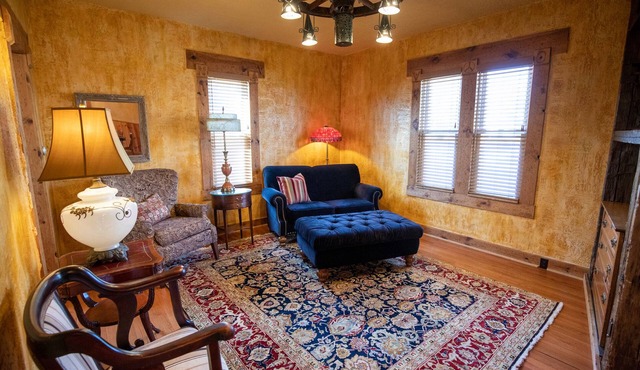 Downtown by Cafe Max- Winter Rates