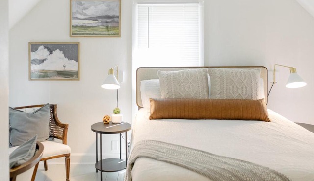 Downtown & Campus Wifi W D Netflix 2Br 1Ba