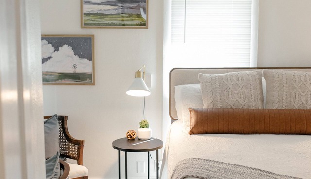 Downtown & Campus Wifi with Netflix 2Br 1Ba