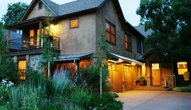 Downtown Carbondale - Walk in and Feel at Home