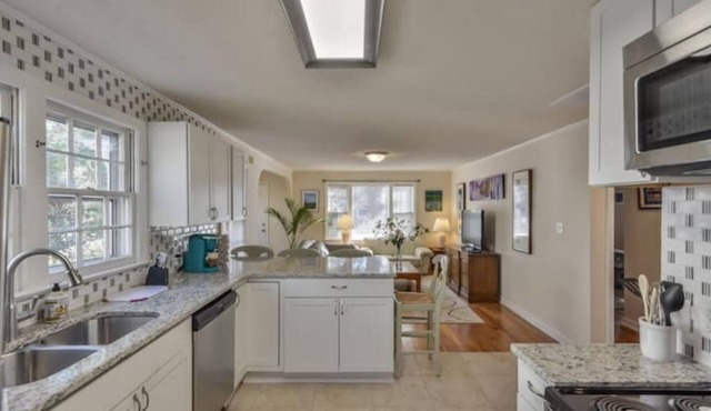Downtown Carrboro Walking Distance 2-Bedroom House