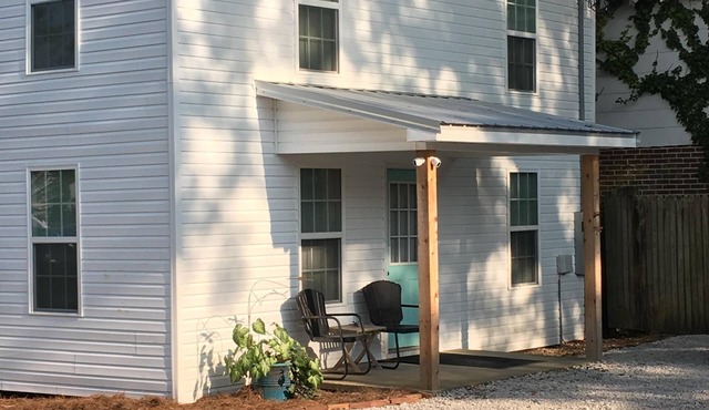 Downtown Carrollton - Backyard Bungalow