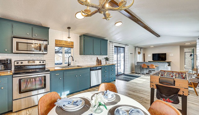 Downtown Cascade Vacation Rental < 1 Mi to Lake!