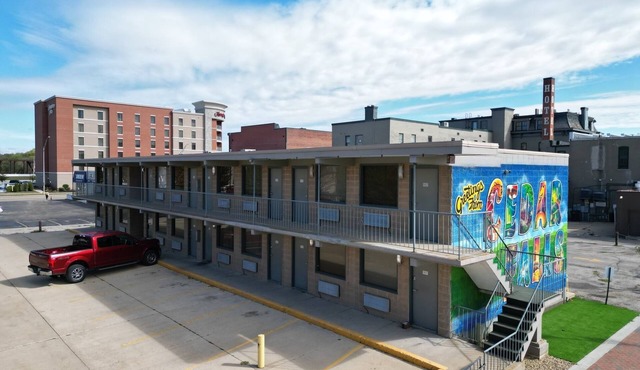 Downtown CF Studio - Free Gated Parking! 521