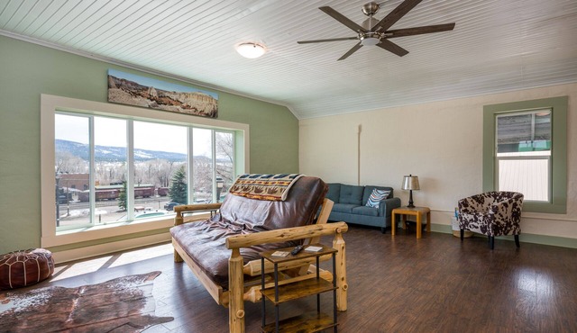 Downtown Chama Apartment - Other Side of the Tracks