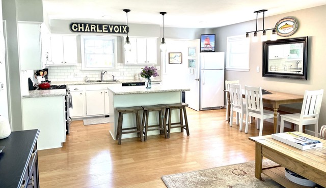 DOWNTOWN Charlevoix! July 26 & Aug 8 OPEN -FANTASTIC location & ratings!