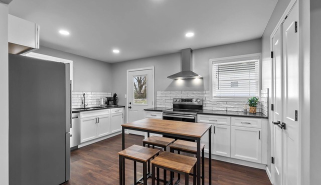 Downtown Charm: 2 BR Retreat, #5