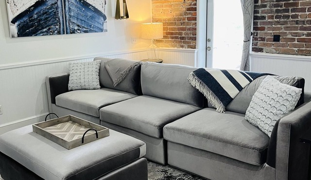 Downtown Charm! All the shops, restaurants & water activities out your doorstep