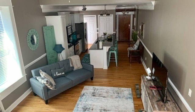Downtown Charm, Luxury Condo with rooftop patio