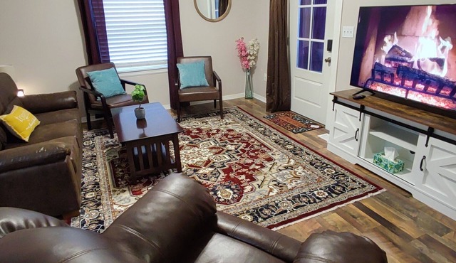 Downtown Charm Two Bedroom Home/Dog Friendly