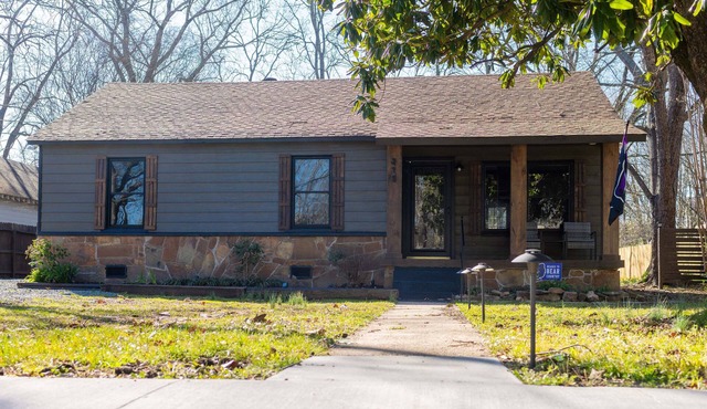 Downtown charm, walking distance to CBC, blocks from UCA!