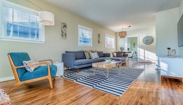 Downtown Charmer · Downtown Charmer, cozy cottage for up to 4 people