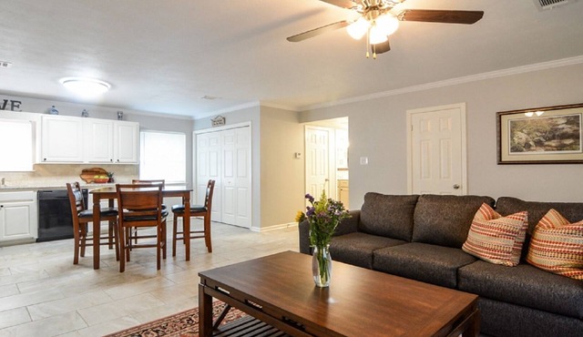 Downtown Charmer W/WiFi, Close to Colleges, Restaurants & Hospital