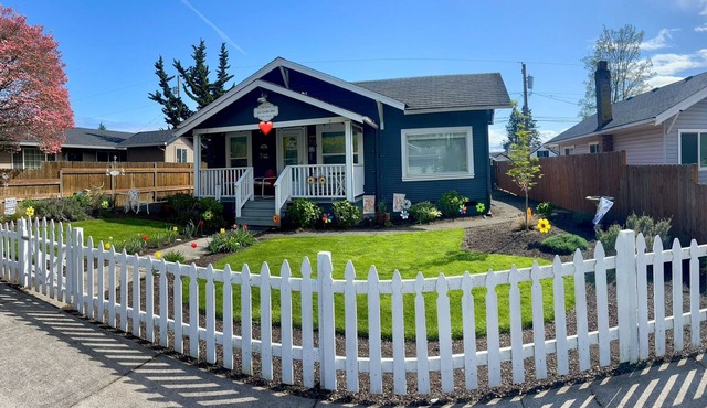 Downtown Charming 2-bedroom Bungalow in Carter Park, Vancouver Wa