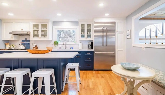 Downtown Chatham Gem – Walk to Beach, Shops, C.B.I, & Dining Family-Friendly!