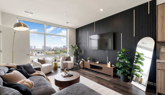 Downtown Chicago Retreat 2BD/2BA Views+Gym+Rooftop