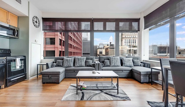 Downtown Chicago Stay with Free In & Out Parking 5