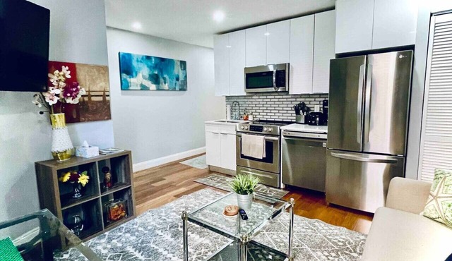 Downtown City Hall close by Kimmel Center 1BD